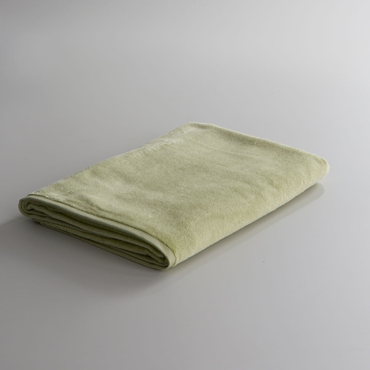 03-12-0038-Toalha-de-Praia-Piscina-Biarritz-Lisa-Verde-Sage-001.jpg