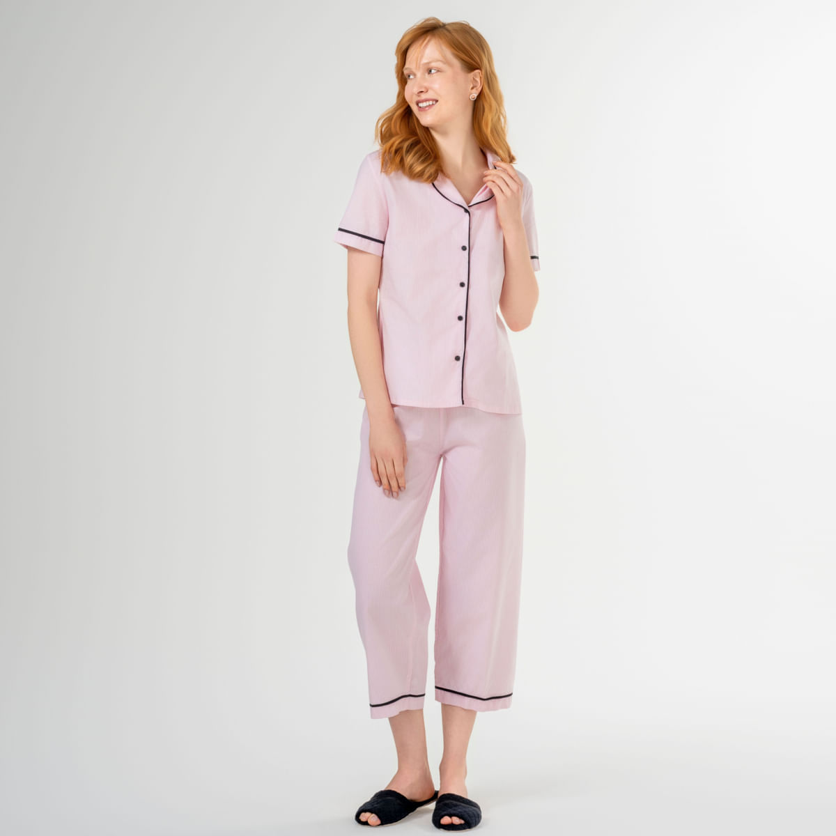 06-06-0002-Pijama-Beatrice-Listrado-Rosa---06-02-0017-Chinelo-Mari-Preto-004.jpg