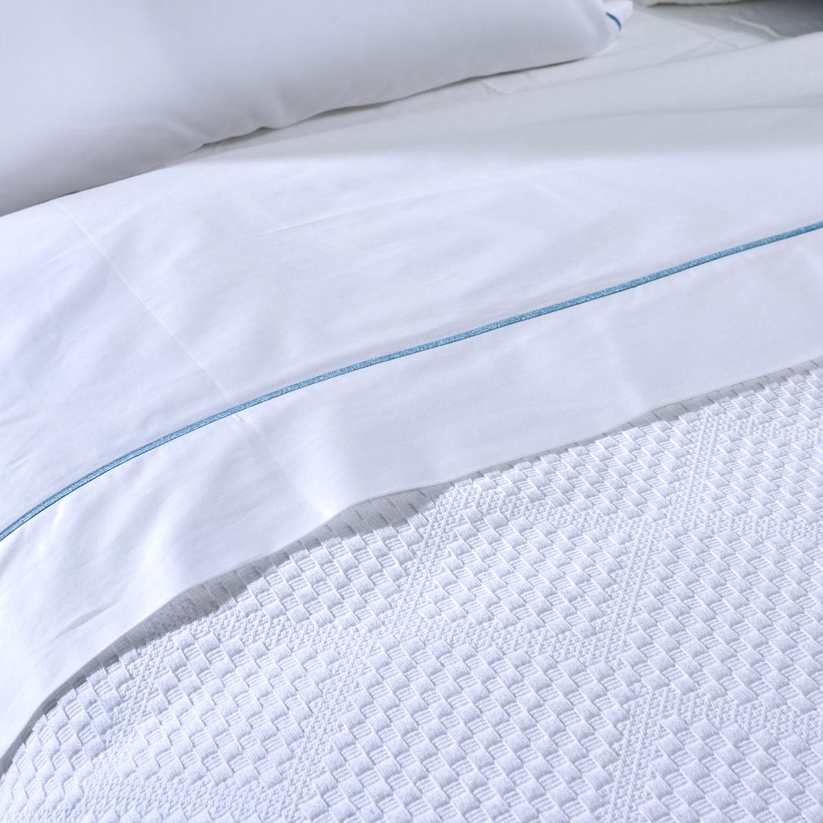 01-10-2386-Jogo-de-Lencol-Singular-Branco-Azul-Jeans-004