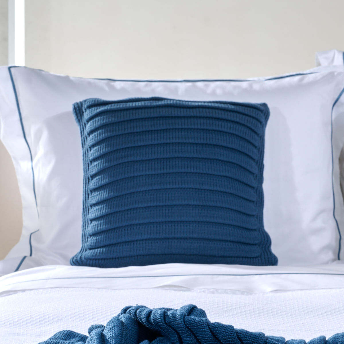 01-0132-Capa-de-Almofada-de-Tricot-Unique-Azul-001