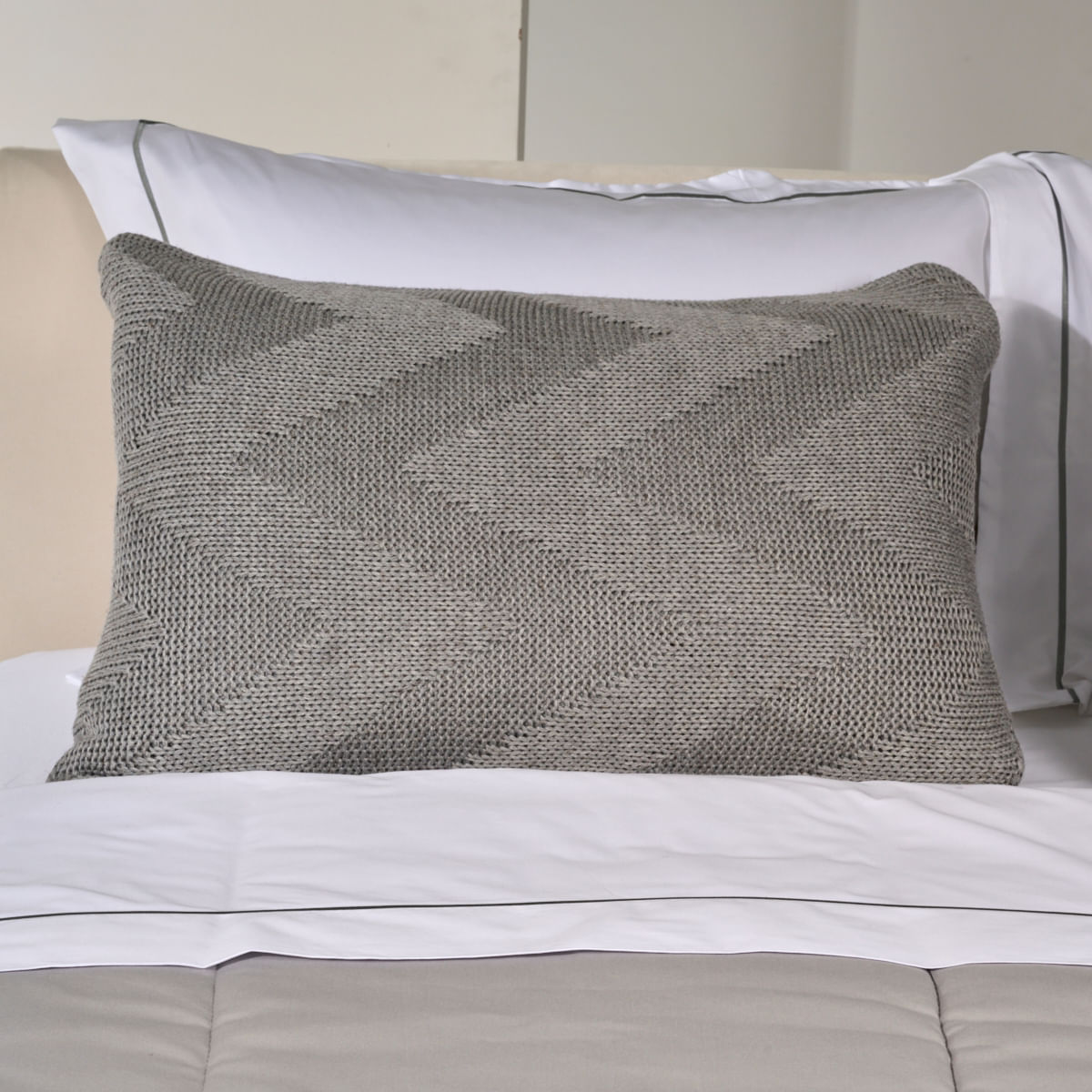 Porta-Travesseiro-vertice-Cinza-001