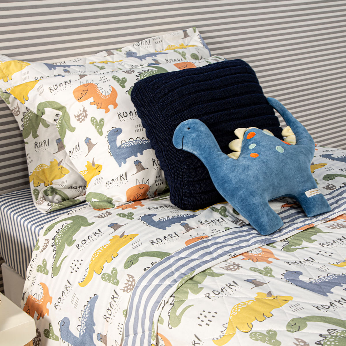 07-03-02-70-Colcha-com-Porta-Roar-Azul-002