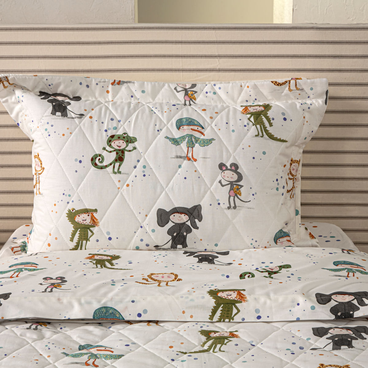 07-03-0276-Colcha-com-Porta-Fantasy-Branco-002