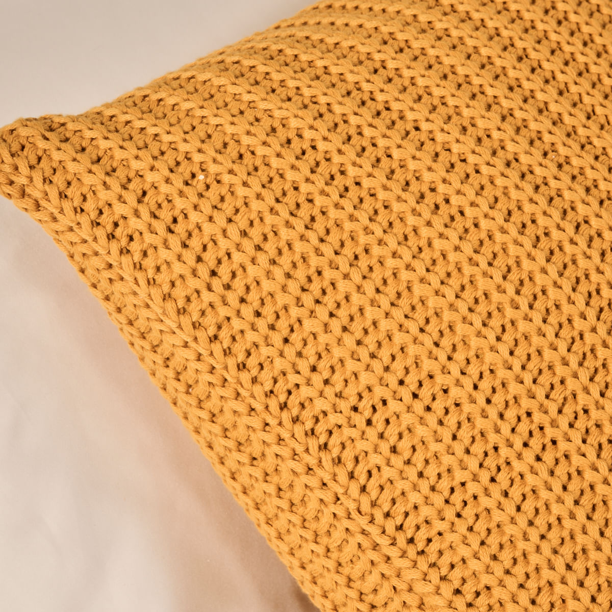 01-01-0542-Capa-de-Almofada-Tricot-Attuale-50x50cm-Amarela-003