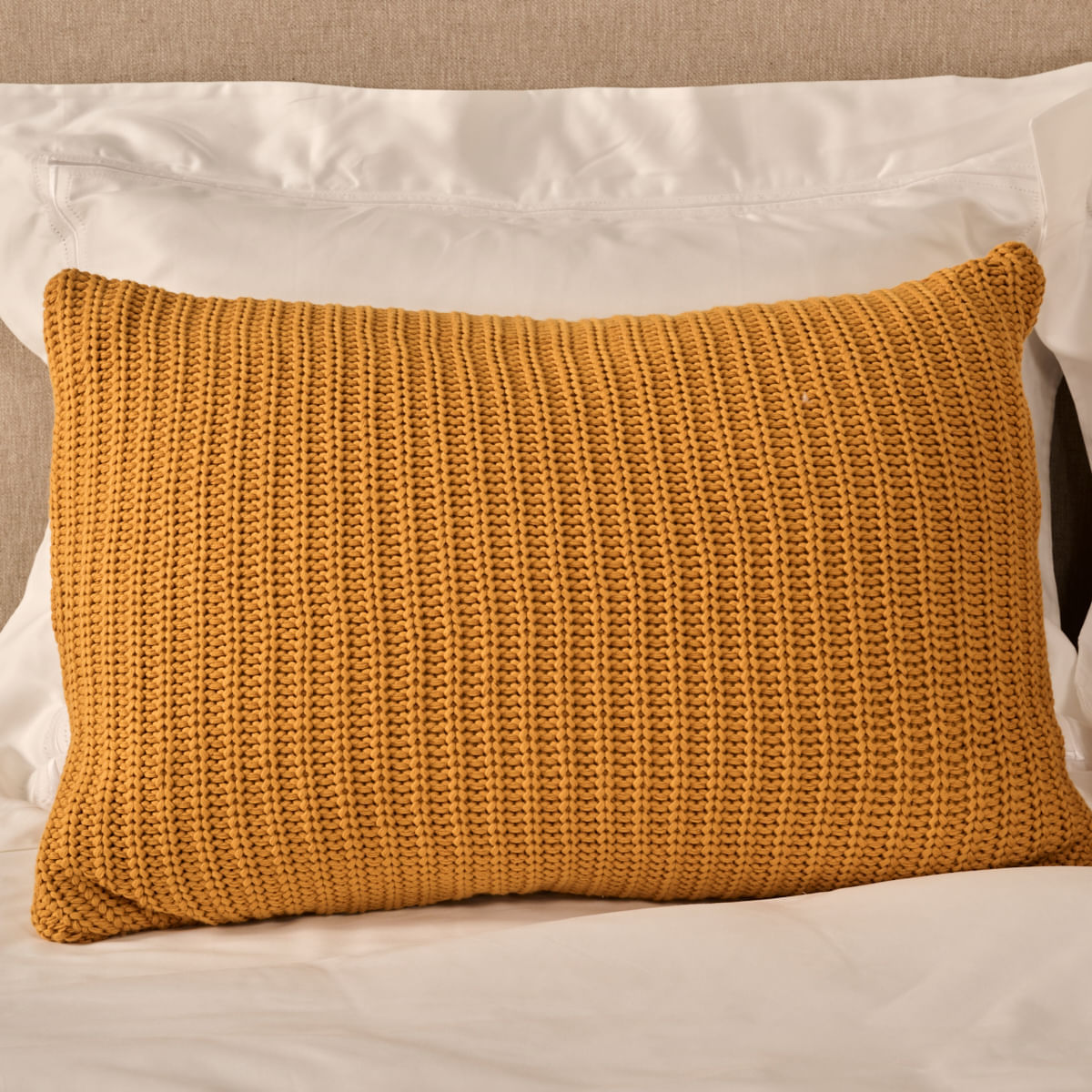 01-16-0179-Porta-Travesseiro-Tricot-Attuale-Amarela-002