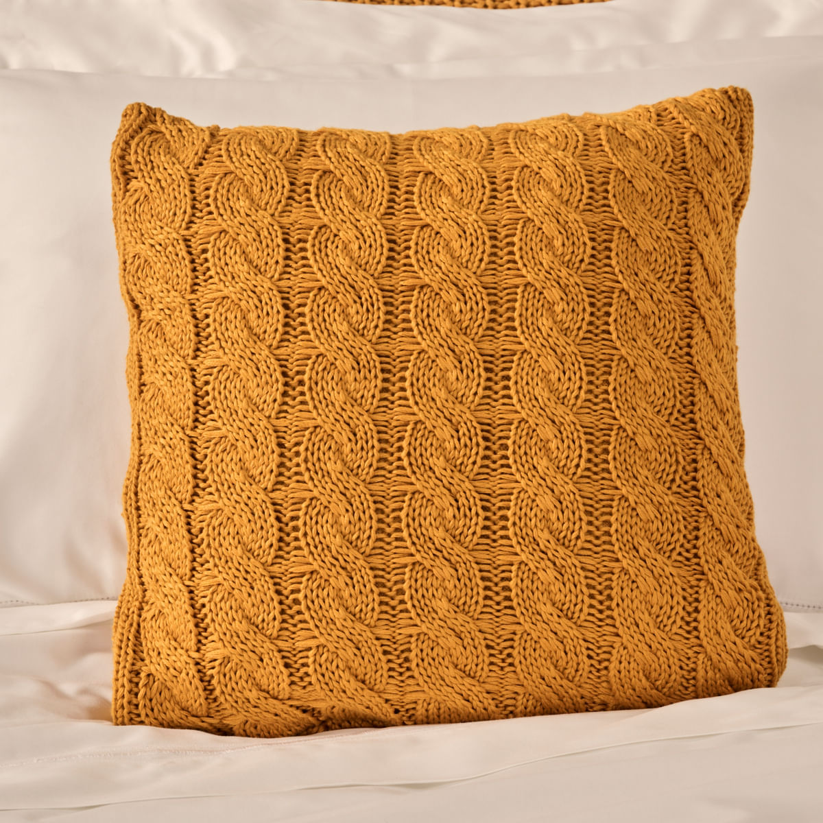 01-01-0477-Capa-de-Almofada-Tricot-Twist-Mostarda-002