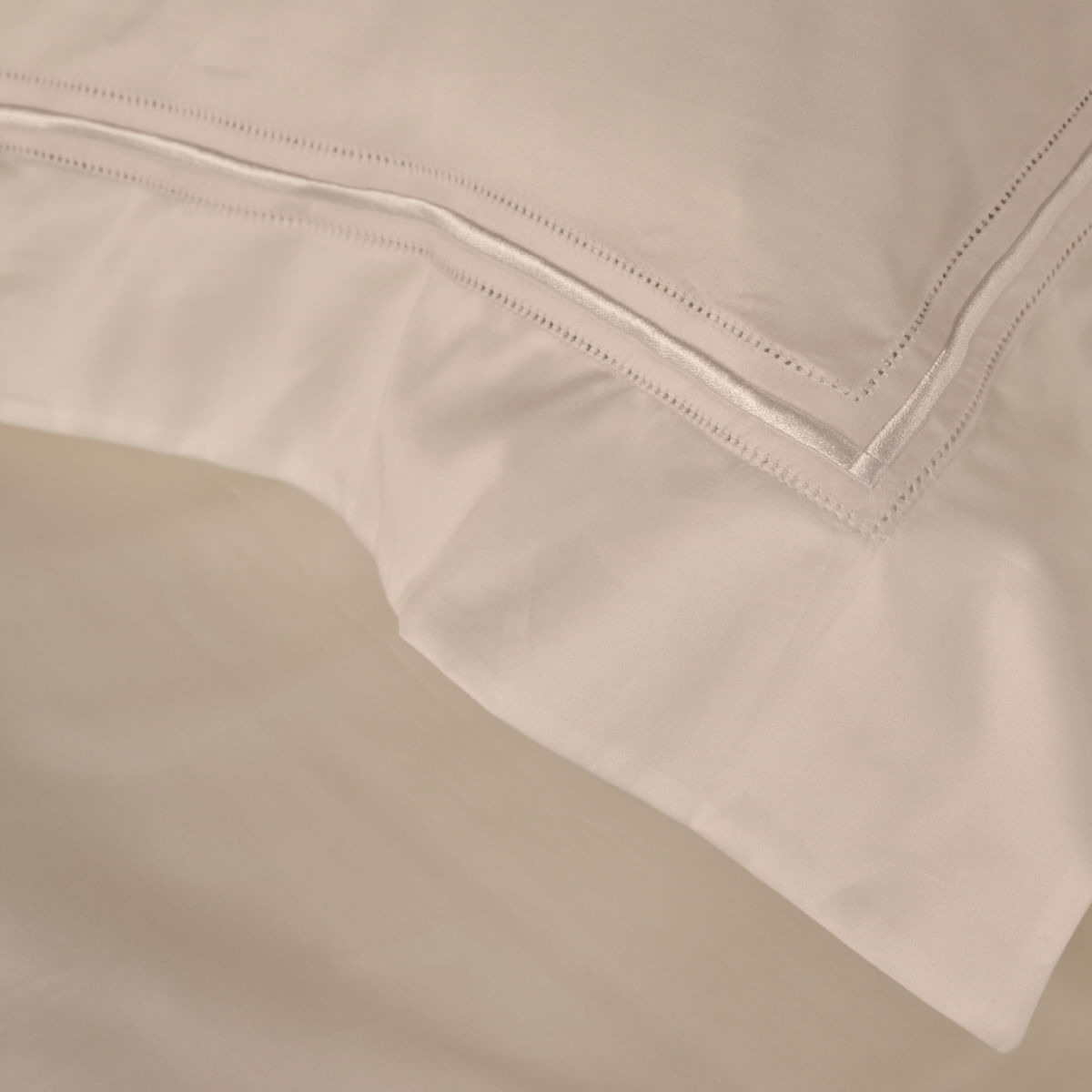 01-09-0423-fronha-Tulipa-600fios-branco-003