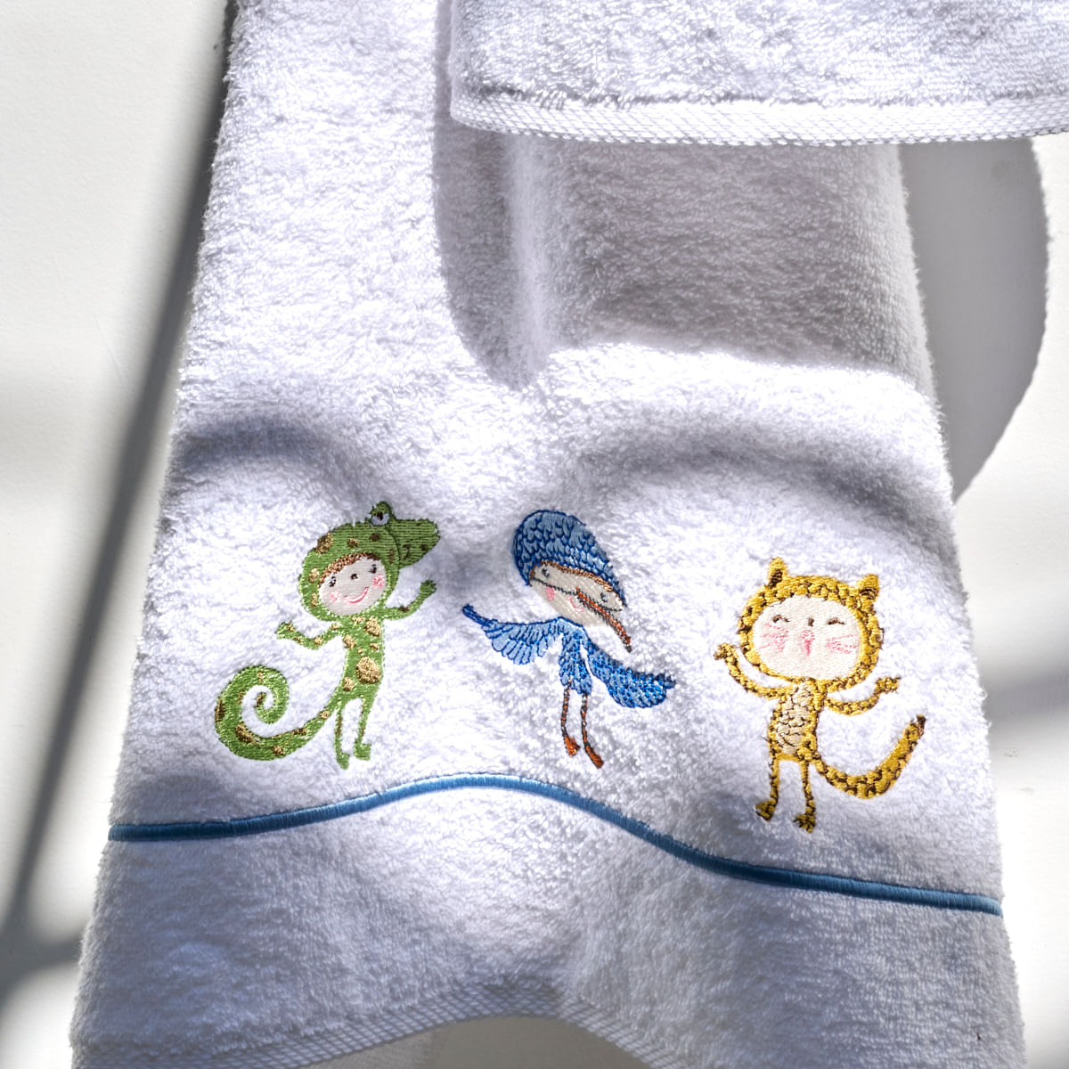 03-03-0146-Kit-Banho-e-Rosto-Fantasy-Branco-Azul-Claro-002