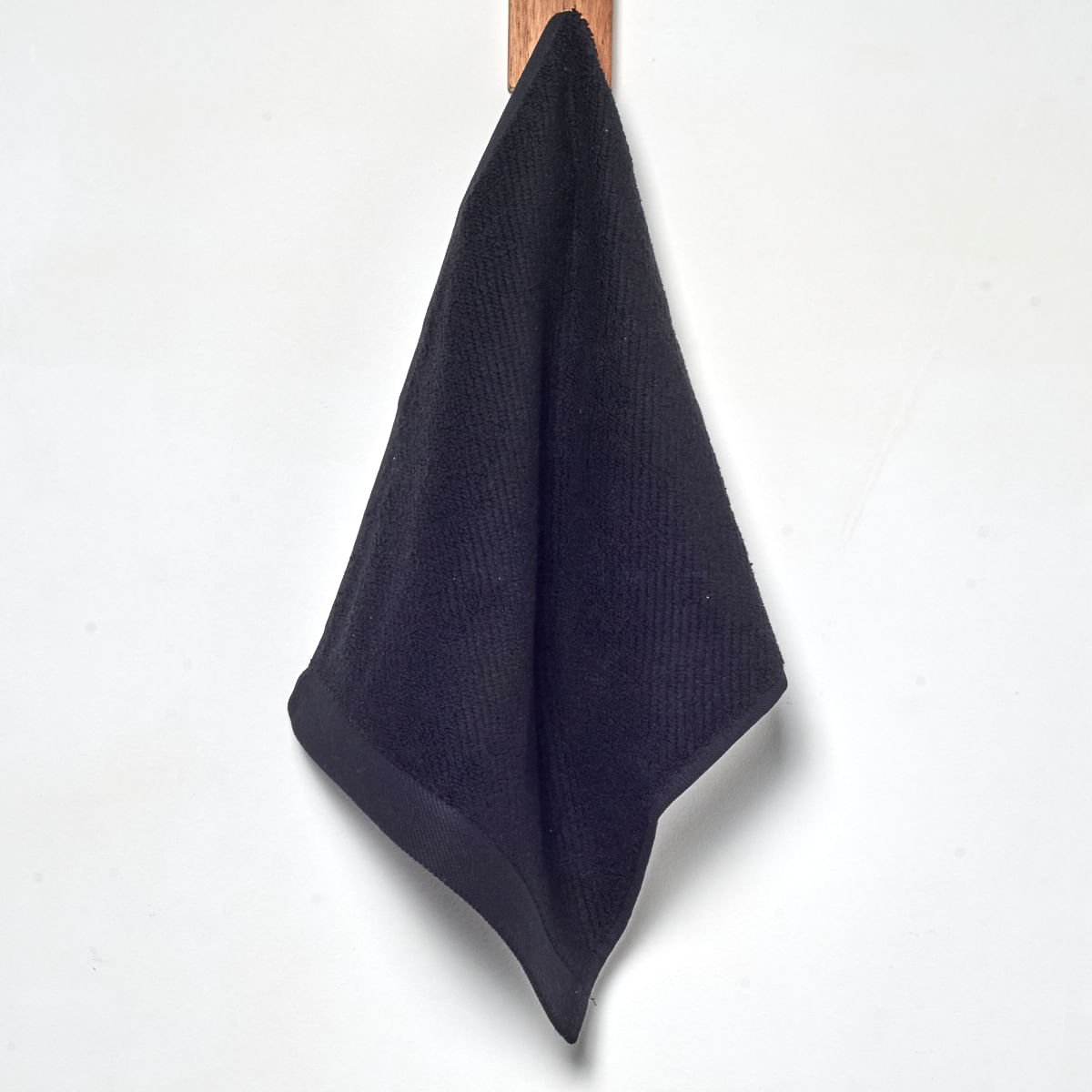 03-06-0048-Toalha-Lavabo-Porto-Preto-001