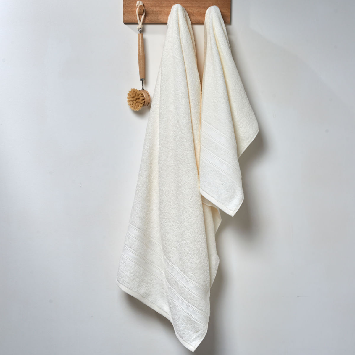 10-02-0075-Kit-Banho-Rosto-Madri-Marfim-001