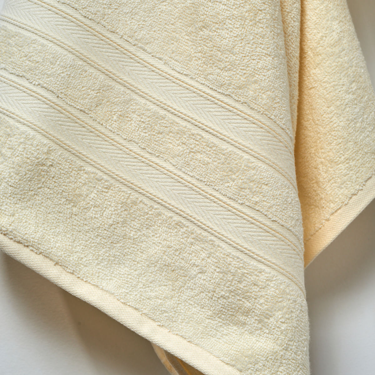 10-02-0075-Kit-Banho-Rosto-Madri-Amarelo-002