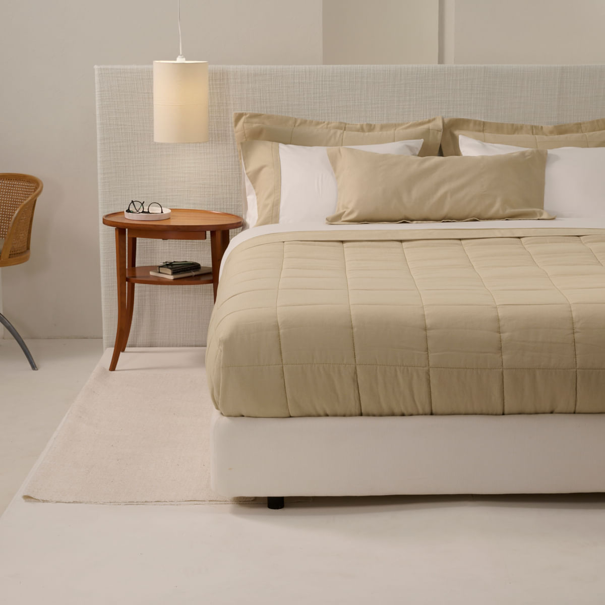 08-01-0429-Colcha-C-Porta-Minimalista-Caqui-Branco-001