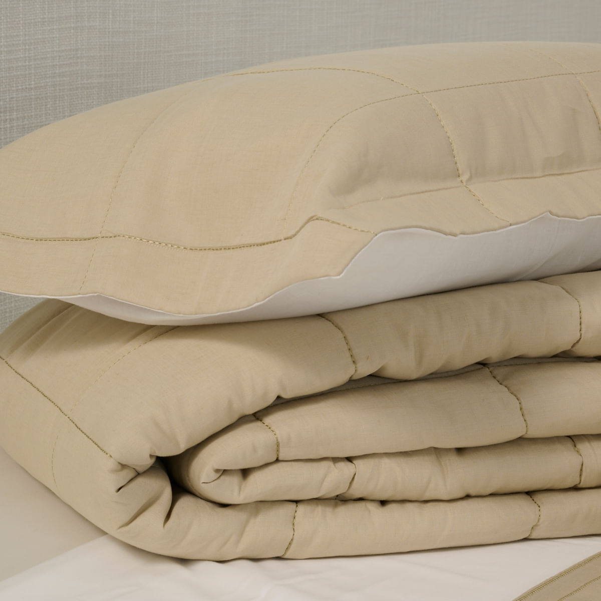 08-01-0429-Colcha-C-Porta-Minimalista-Caqui-Branco-007