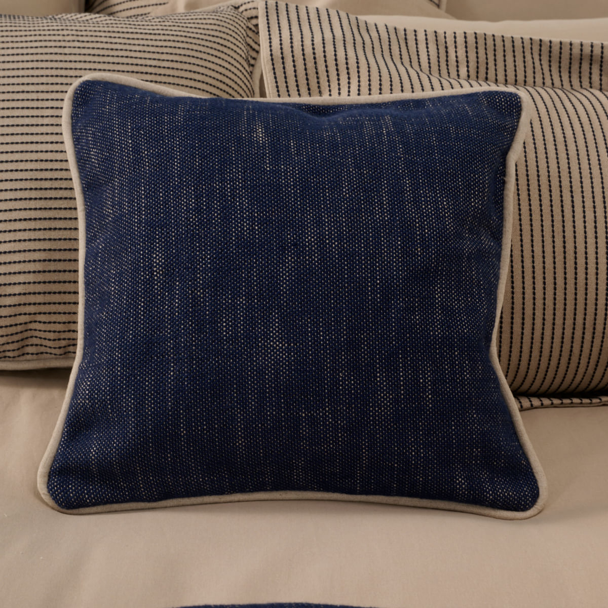 01-01-0559-Capa-de-Almofada-Plage-Marinho-40-x-40-002