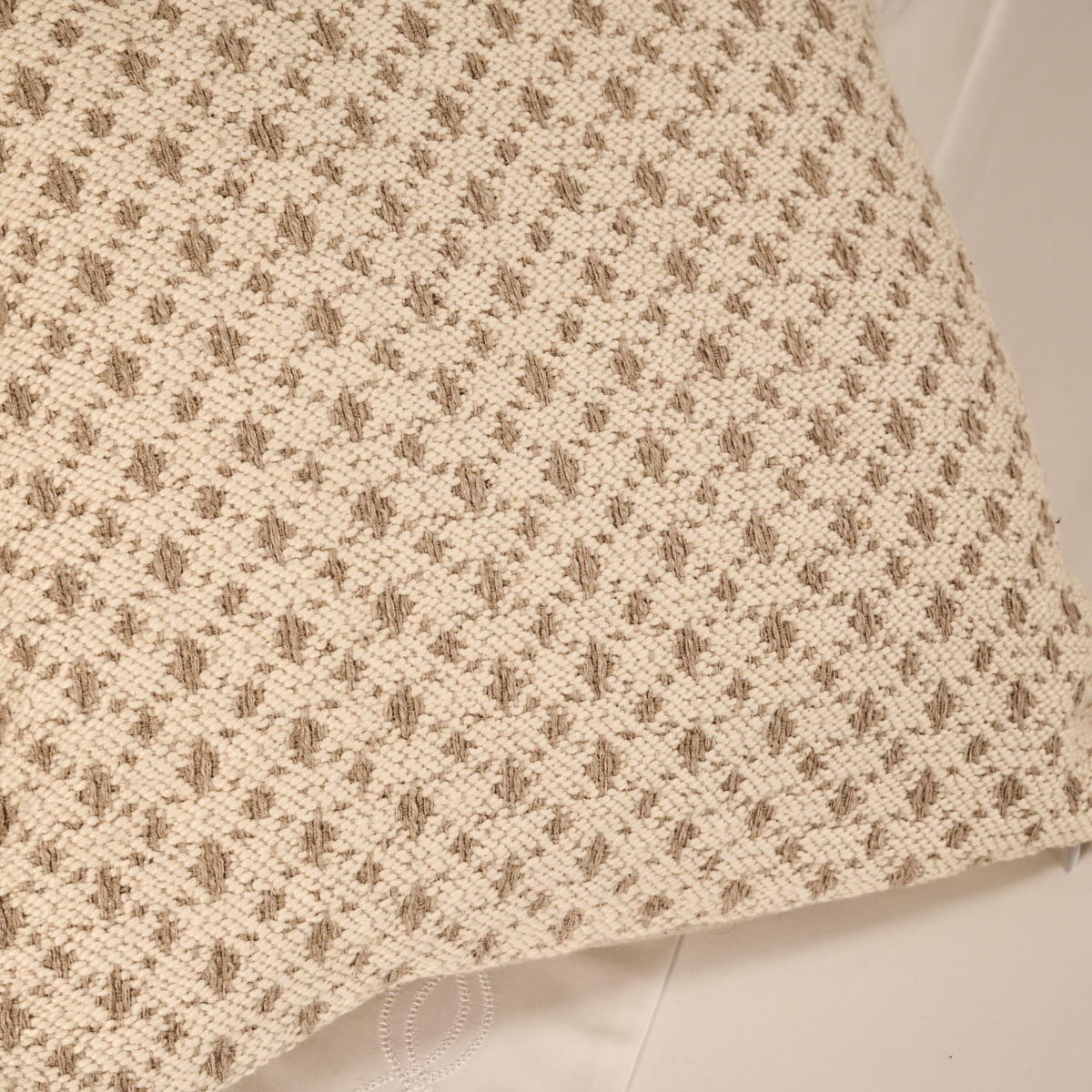 01-01-0555-Capa-de-Almofada--MArrakech-40-x-40--Off-White-Caqui-003