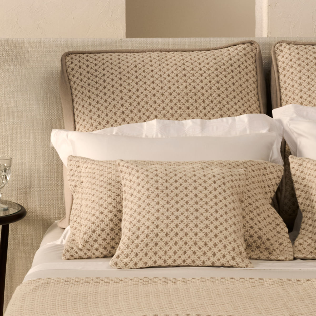 01-01-0556-Capa-de-Almofada--MArrakech-70-x-70-x-20--Off-White-Caqui-002