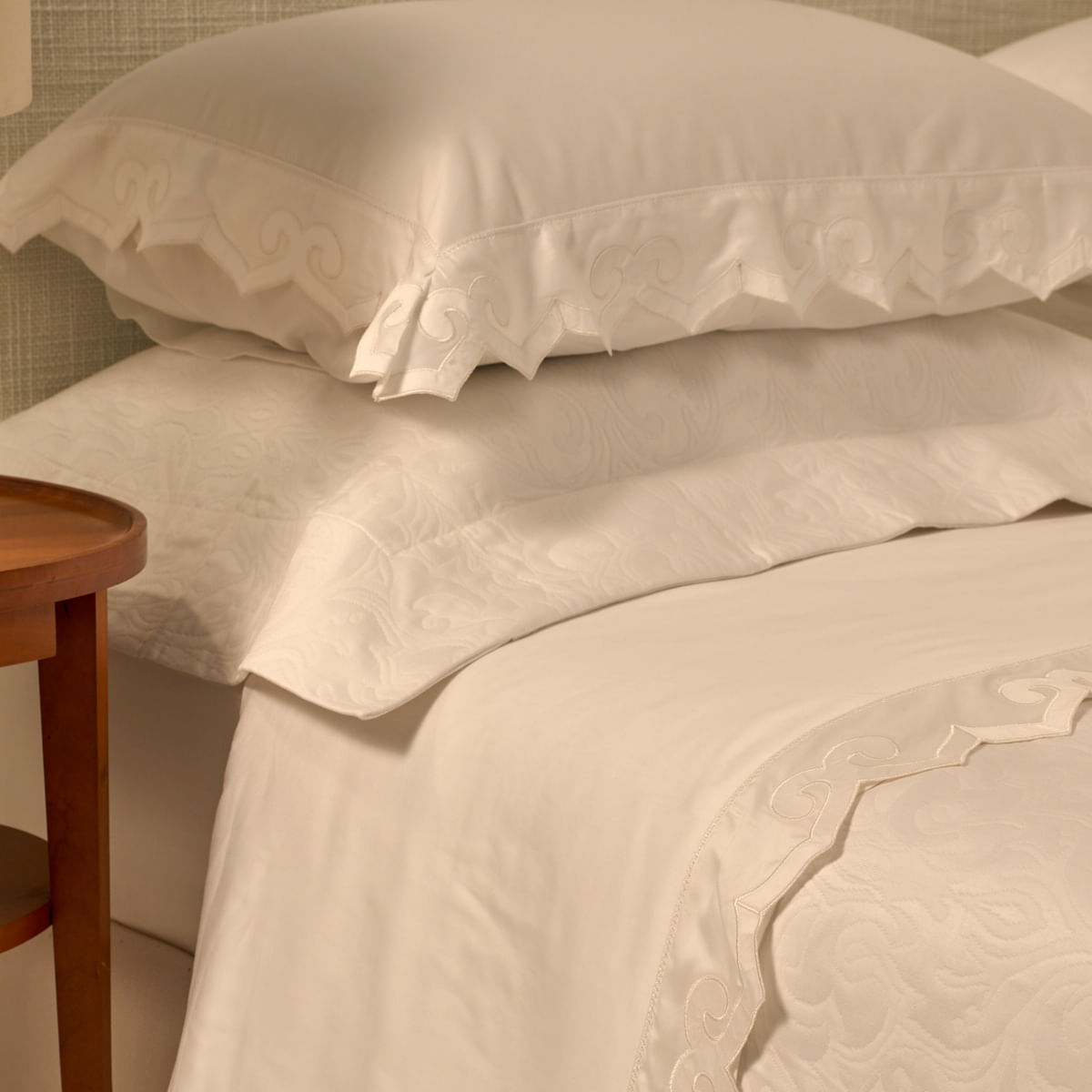 01-05-0326-Colcha-Milelucci-Branco-002