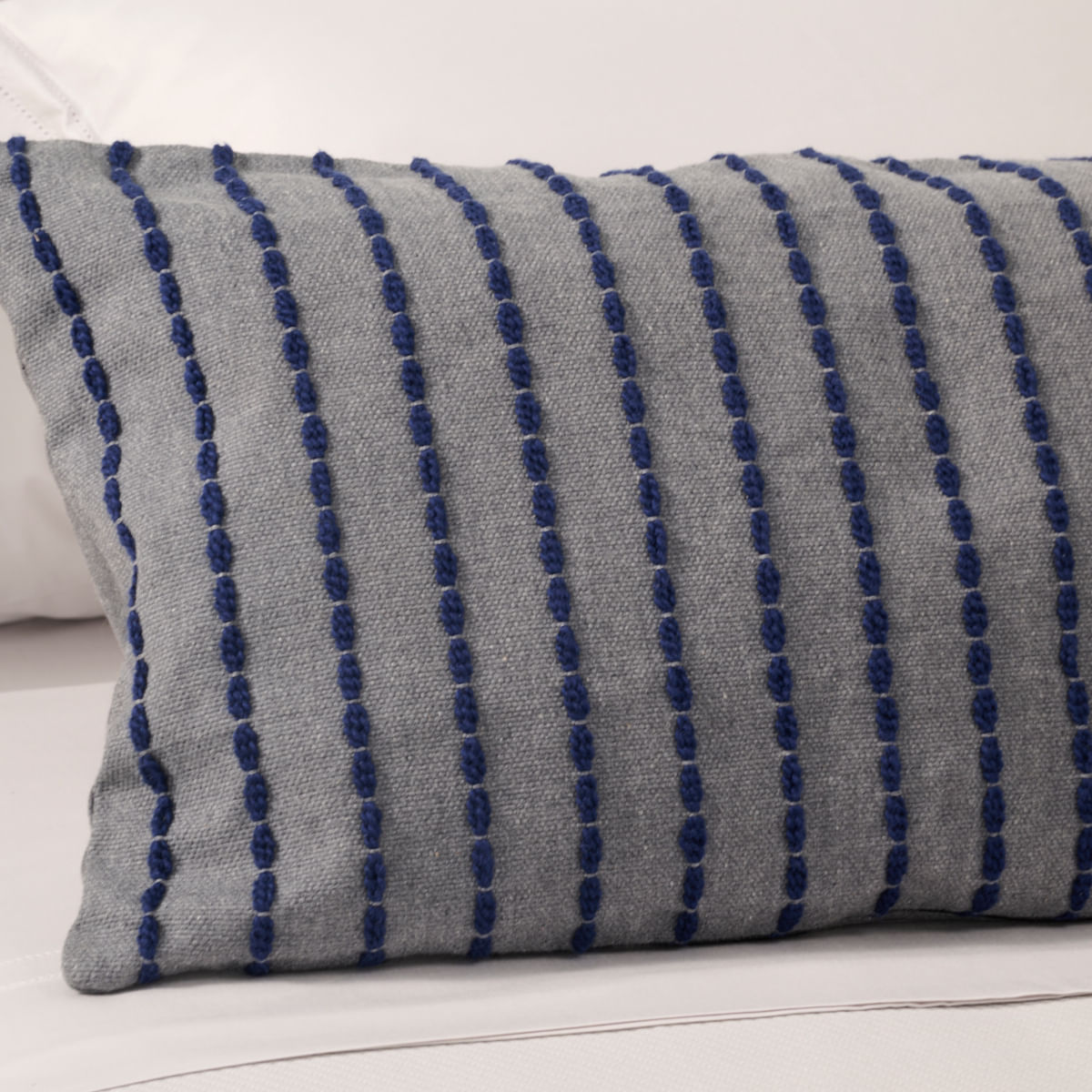 01-01-0554-Capa-de-Almofada-Hassan-35-x-70-Cinza-Marinho-003