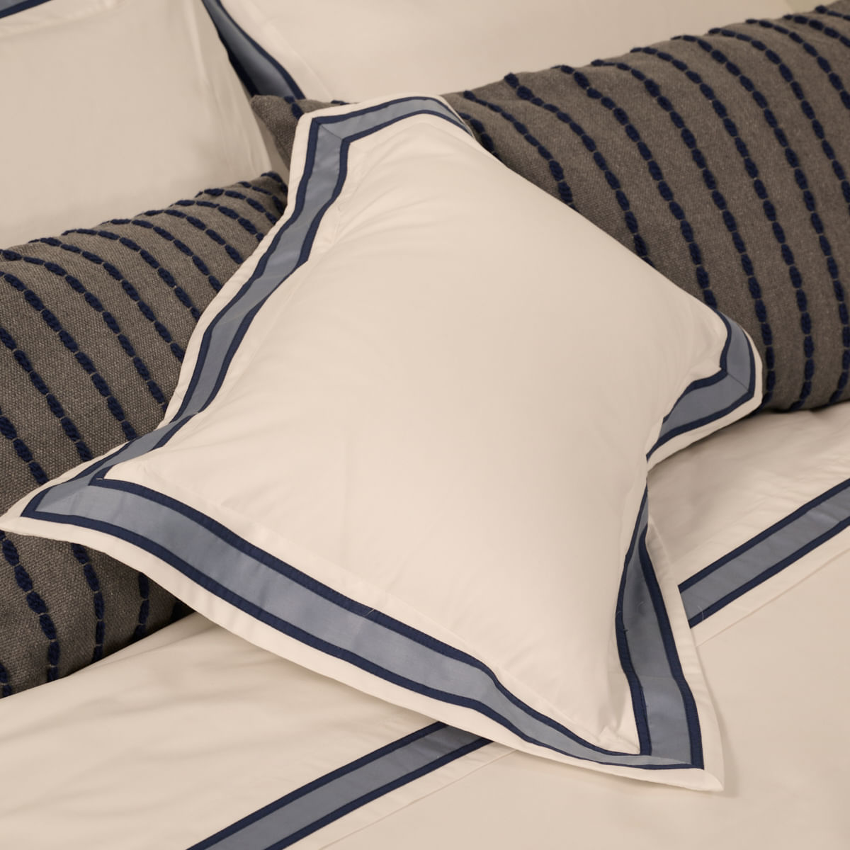 Capa-de-Almofada-Miscela-Branco-Azul-003