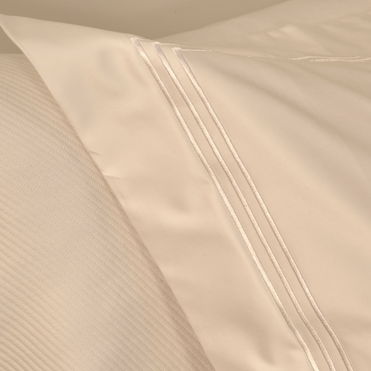 08-01-0319-Jogo-de-Lencol-Capa-Nuvole-Branco-Branco-003