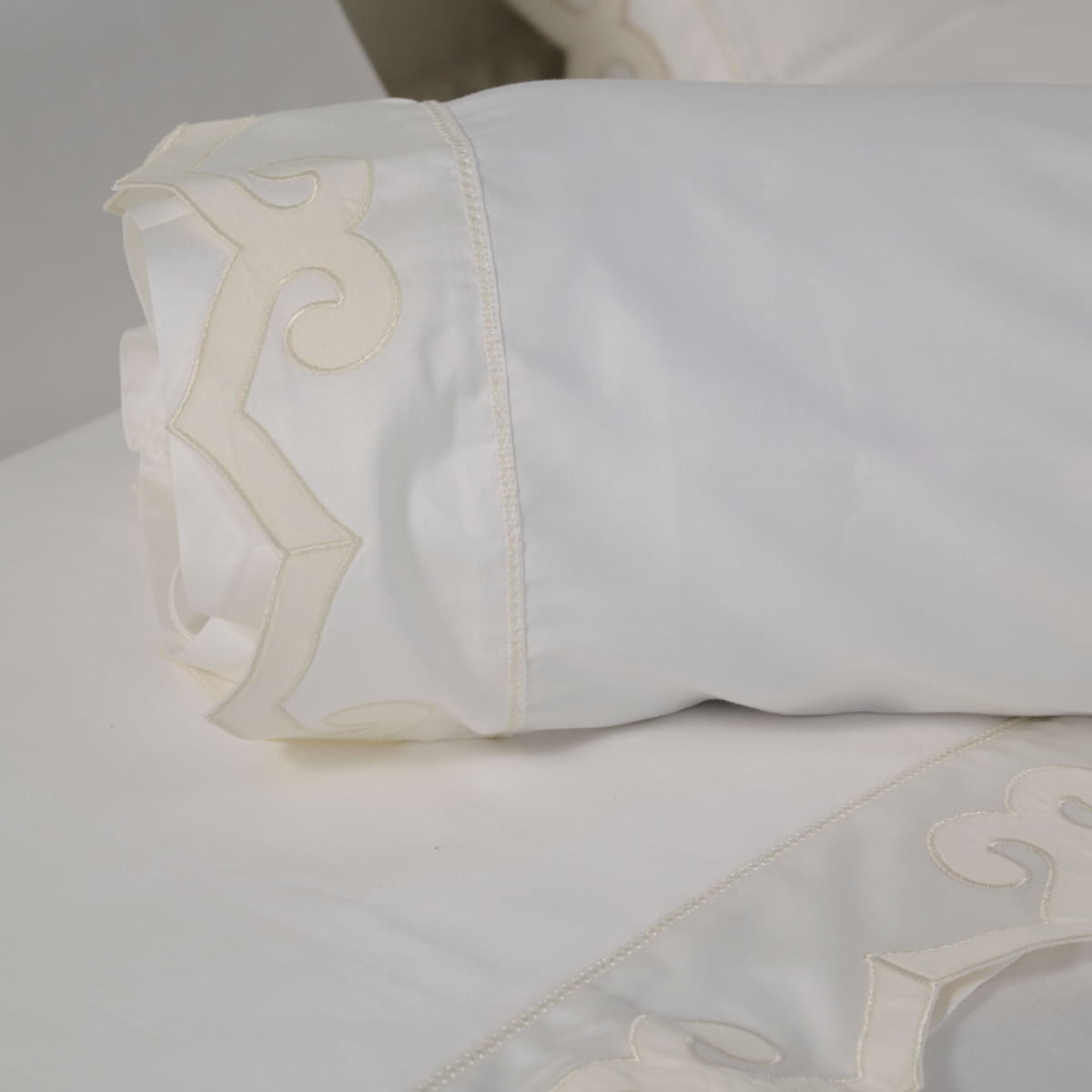 01-01-0474--Capa-de-Rolinho-Aurora-Branco-Palha-003