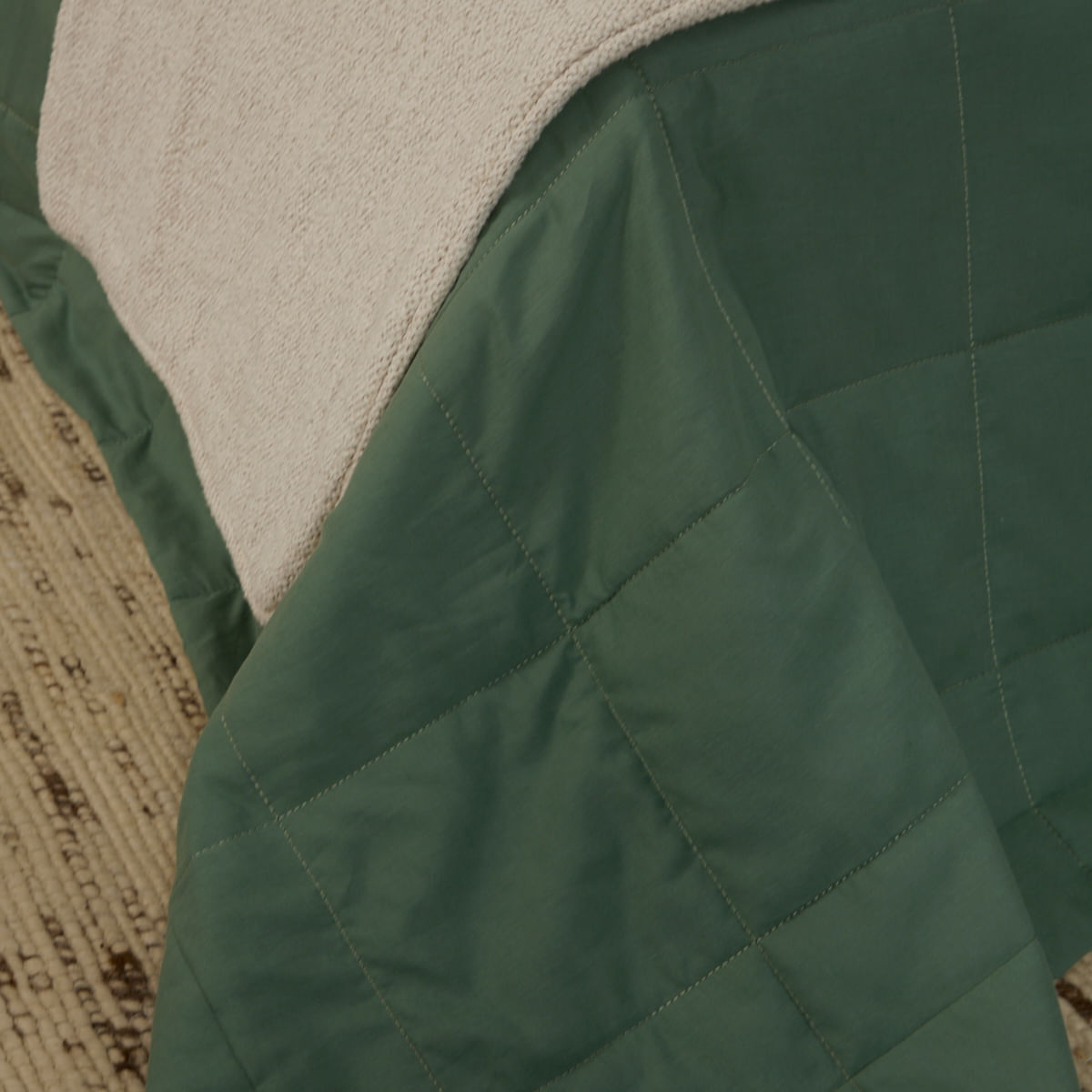 08-01-0429-Colcha-c-Pt-Minimalista-Verde-Branco-004