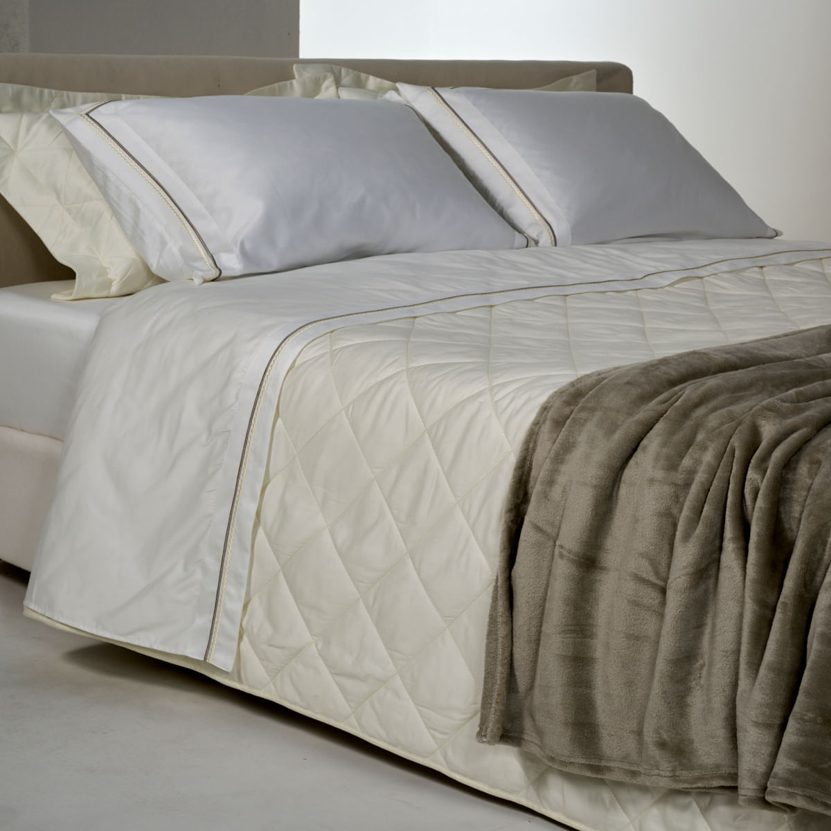 01-04-0020-Cobertor-Classic-Bege-002