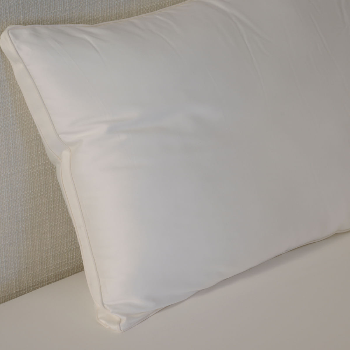 01-18-0128-Travesseiro-Sophistique-50-x-70-Branco-002