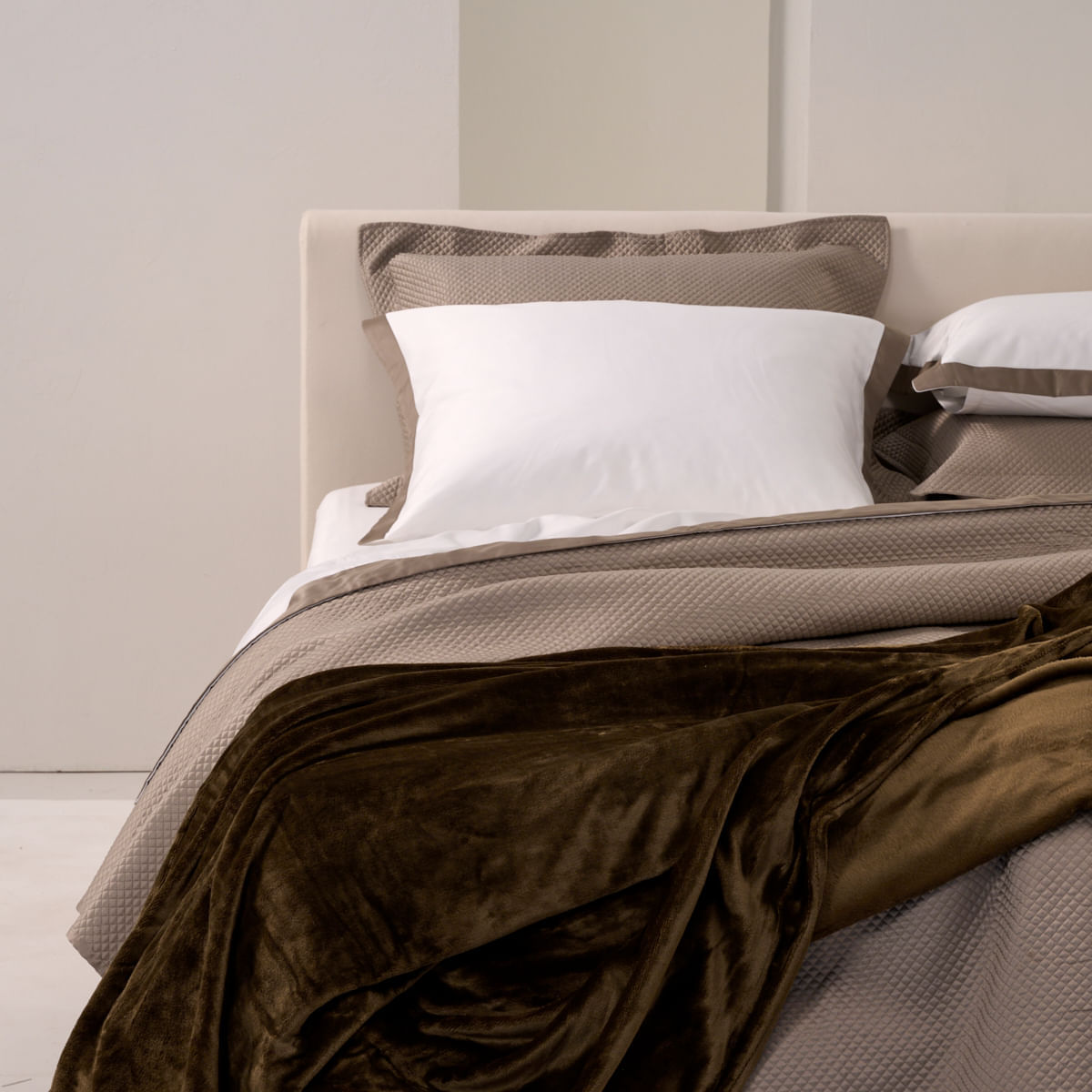 01-10-2137-Jogo-de-lencol-Empire-Branco-Caqui--001