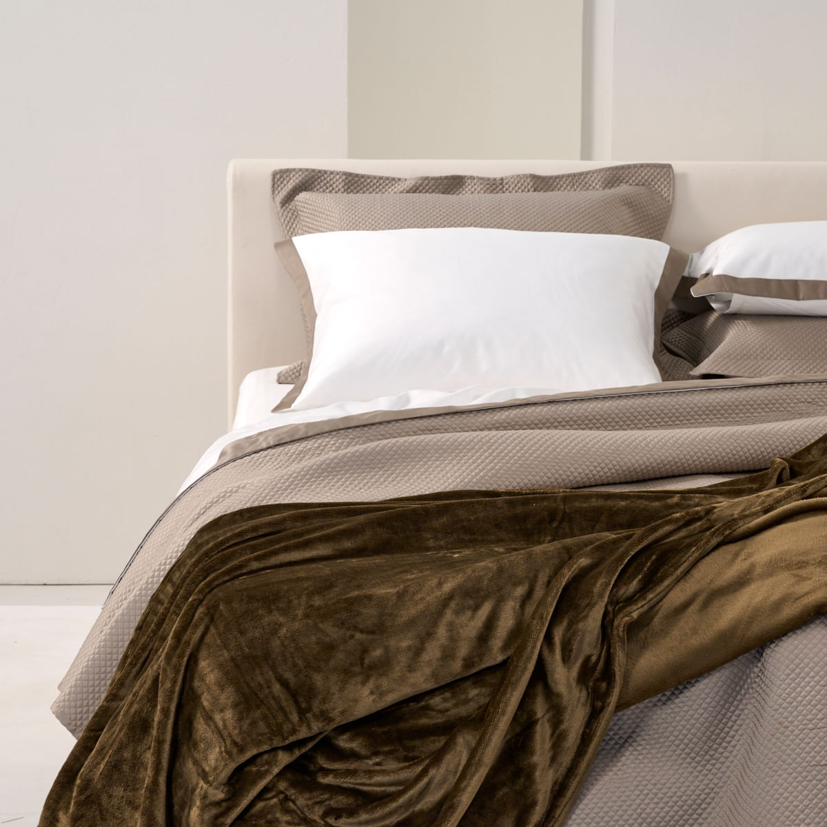 01-04-0021-Cobertor-Classic-Marrom-001