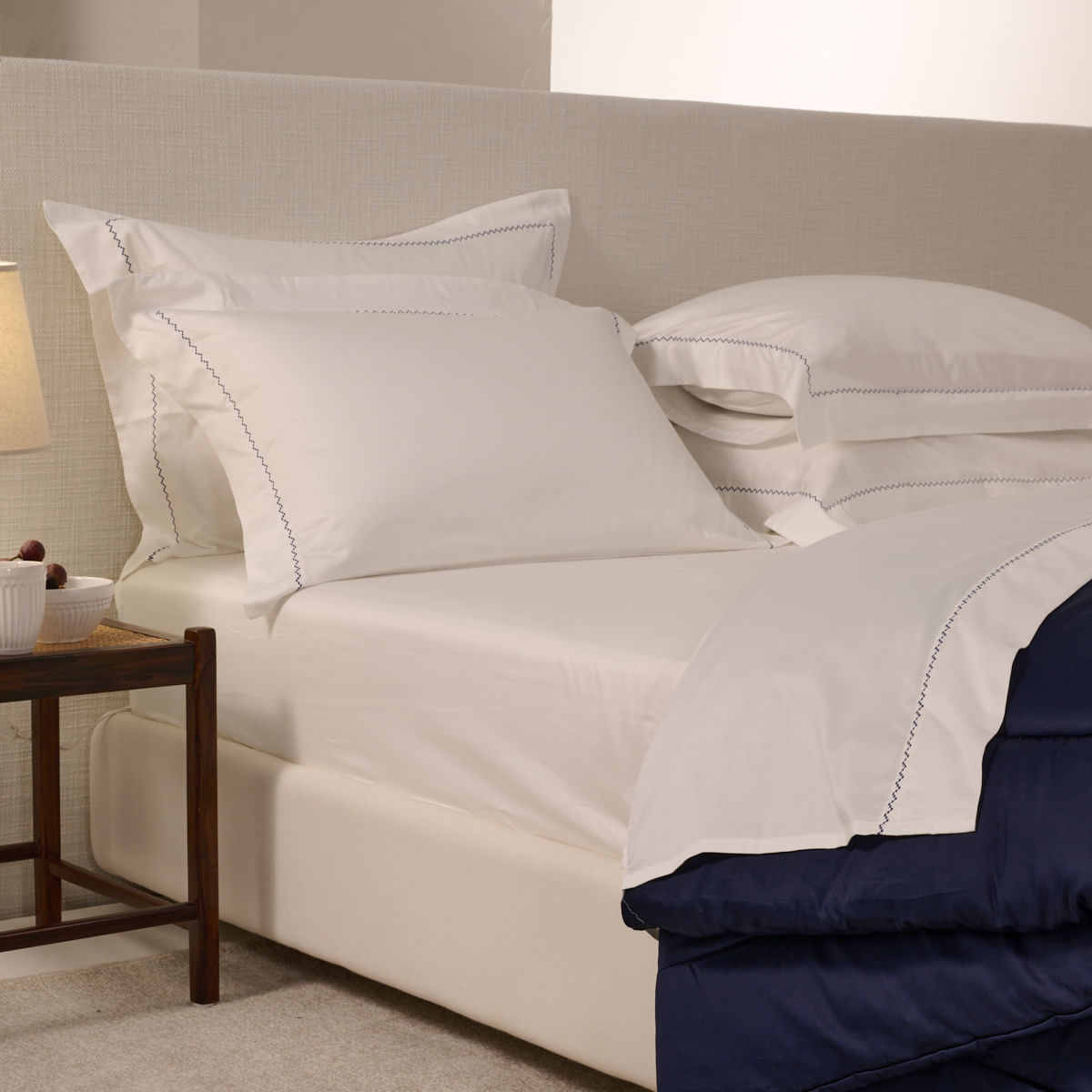 01-10-2424-Jogo-de-Lencol-Montana-Branco-Marinho-002