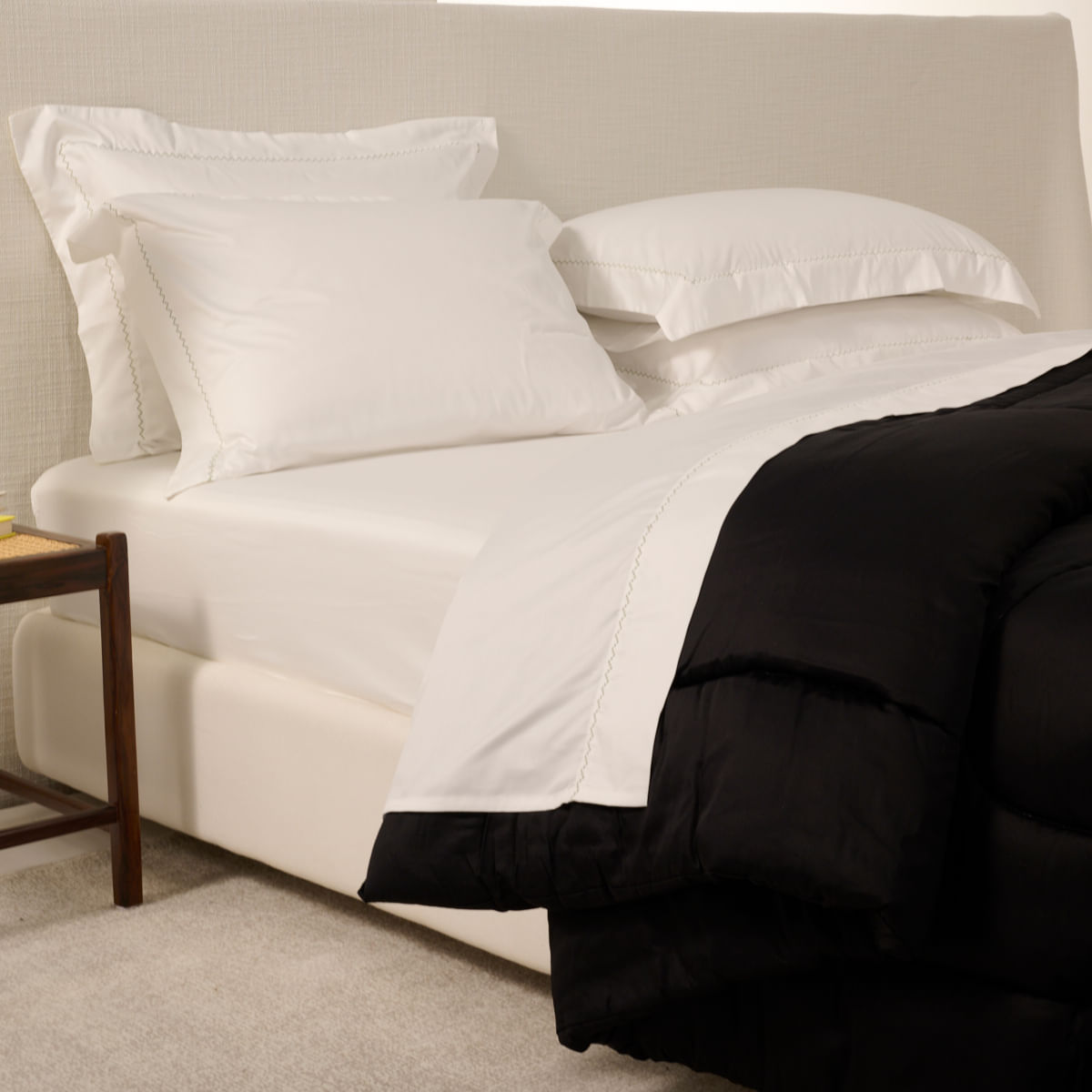 01-07-0216-Edredom-Veneza-Preto-002