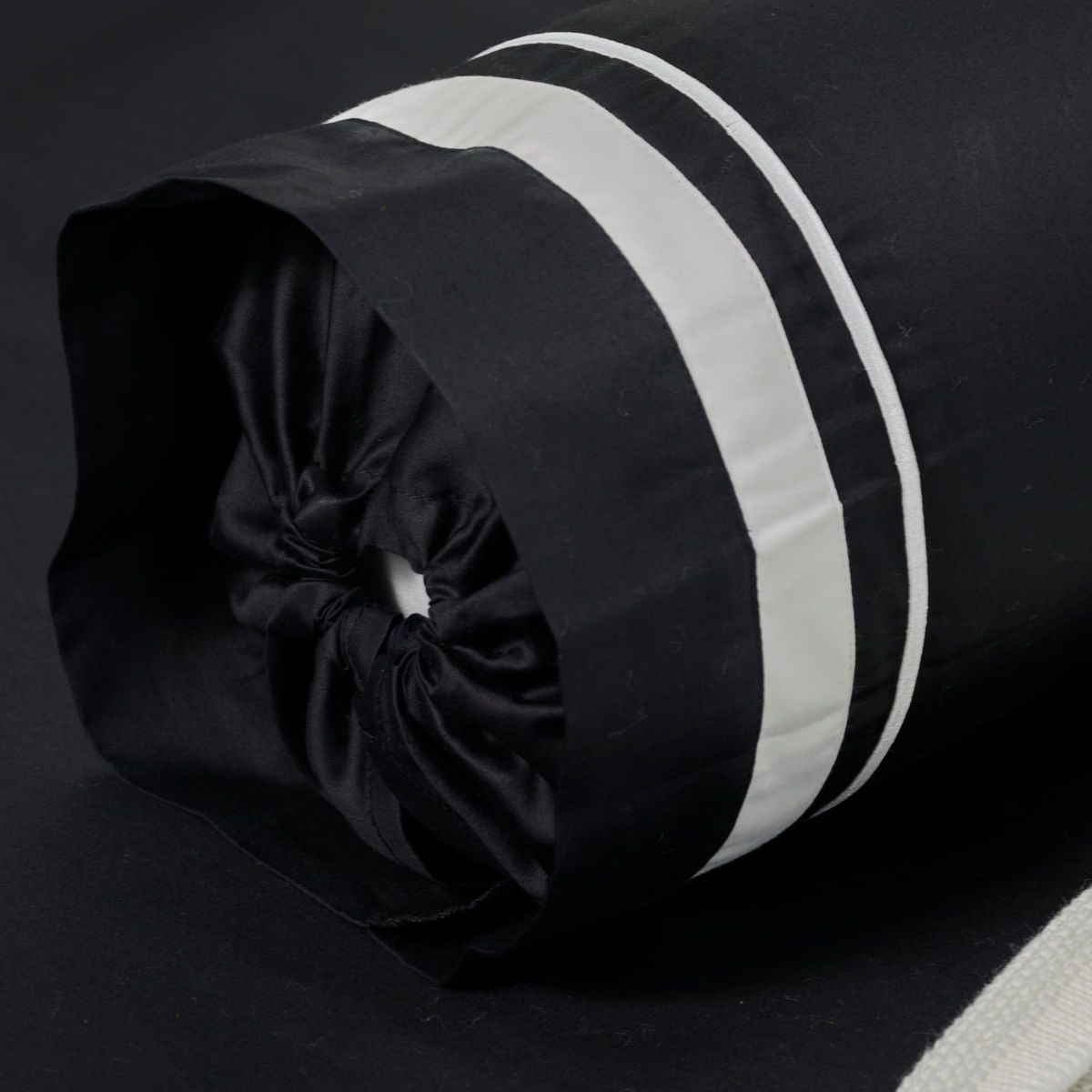 Capa-de-Rolinho-San-Diego-450-Fios---Preto-Branco2