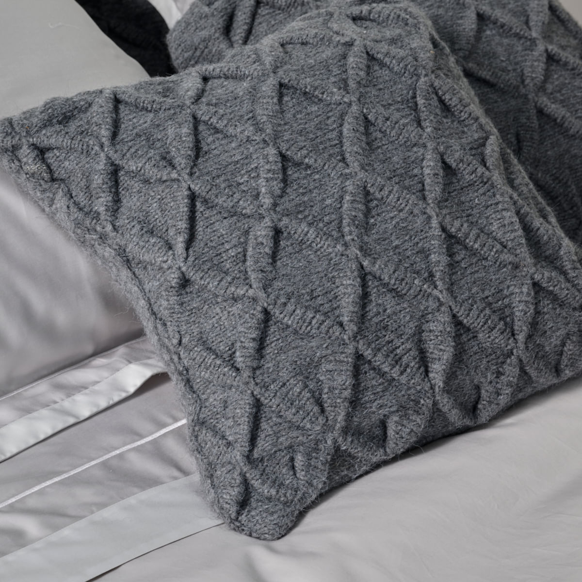 01-01-0174-Capa-de-Almofada--Origami-Chumbo-003