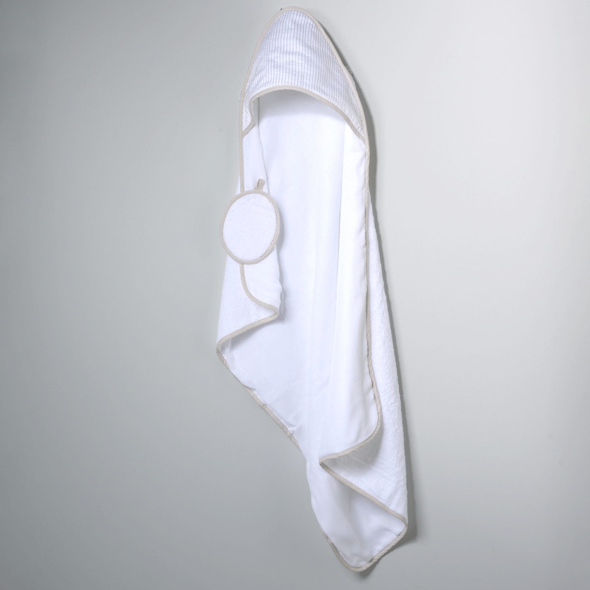 07-02-0159-Toalha-de-Banho-com-Capuz-Piccolo-Branco-Bege-001