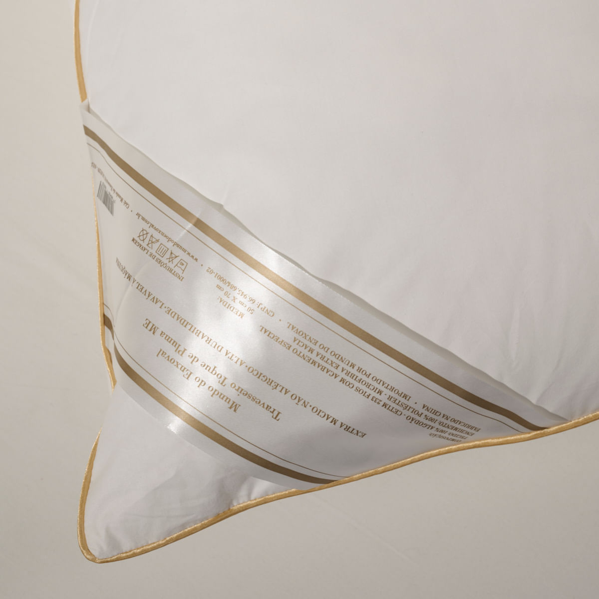 01-18-0129-Trqvesseiro-toque-de-Pluma-Me-Branco-002