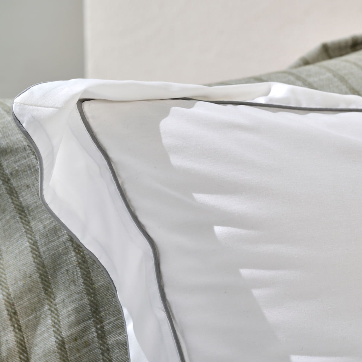 10-01-0402-Jogo-de-Lencol-300-fios-Madison-Branco-Cinza-003