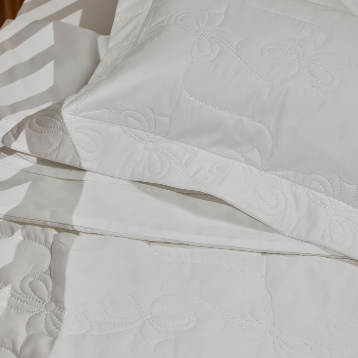 07-03-0338-Colchal-Poeme-Branco-Branco-003