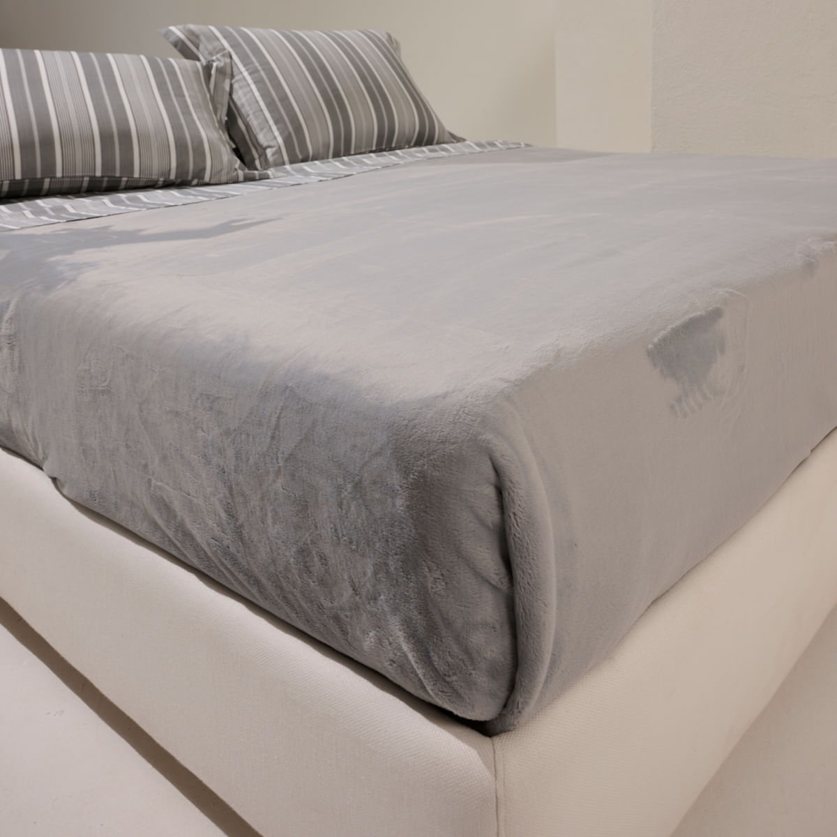 01-04-0118-Cobertor-Imperiale-Cinza-002