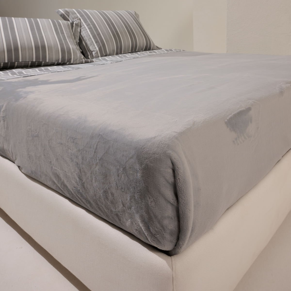 01-04-0118-Cobertor-Imperiale-Cinza-002