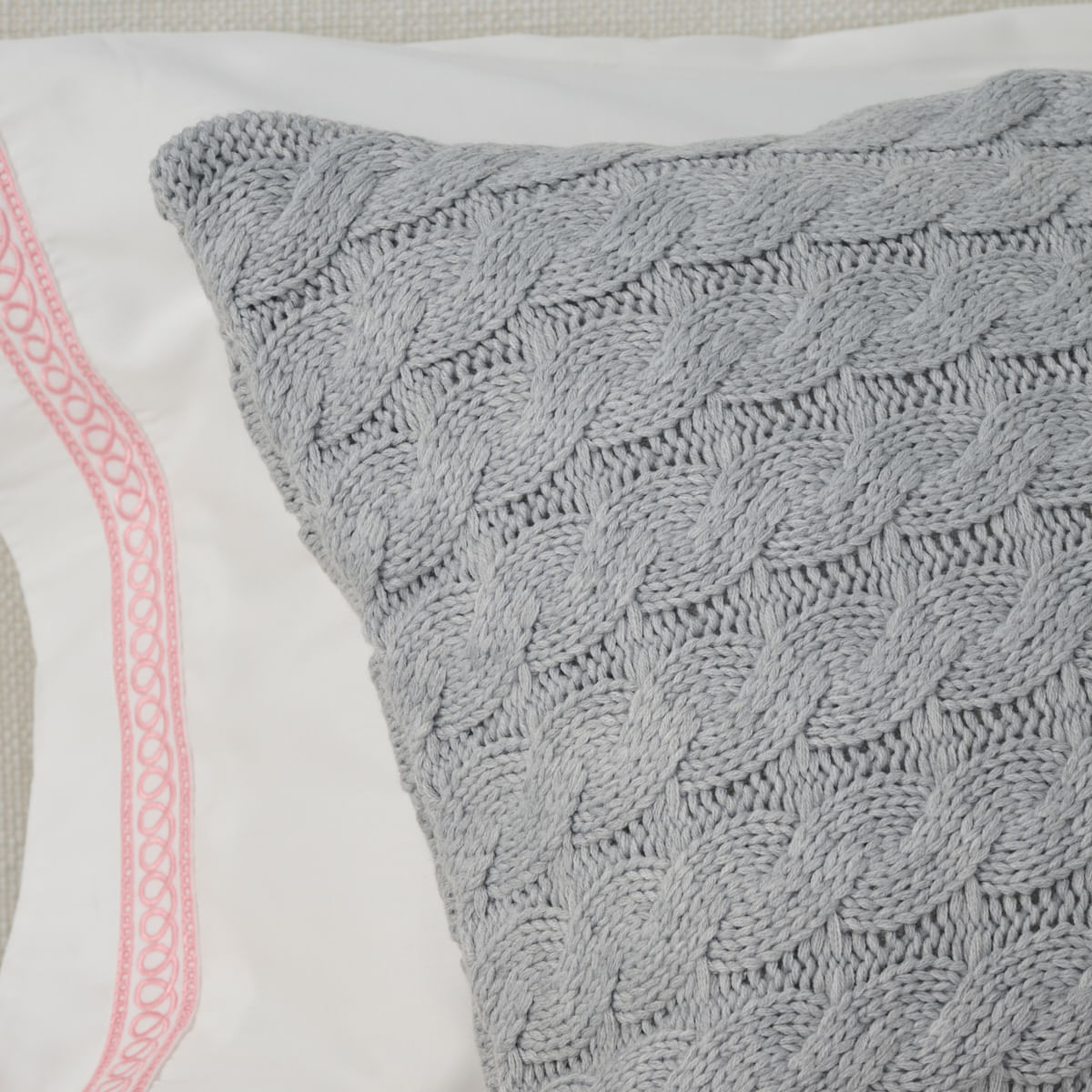 01-16-0147-PORTA-TRAVESSEIRO-DE-TRICOT-TWIST-PRATA-004