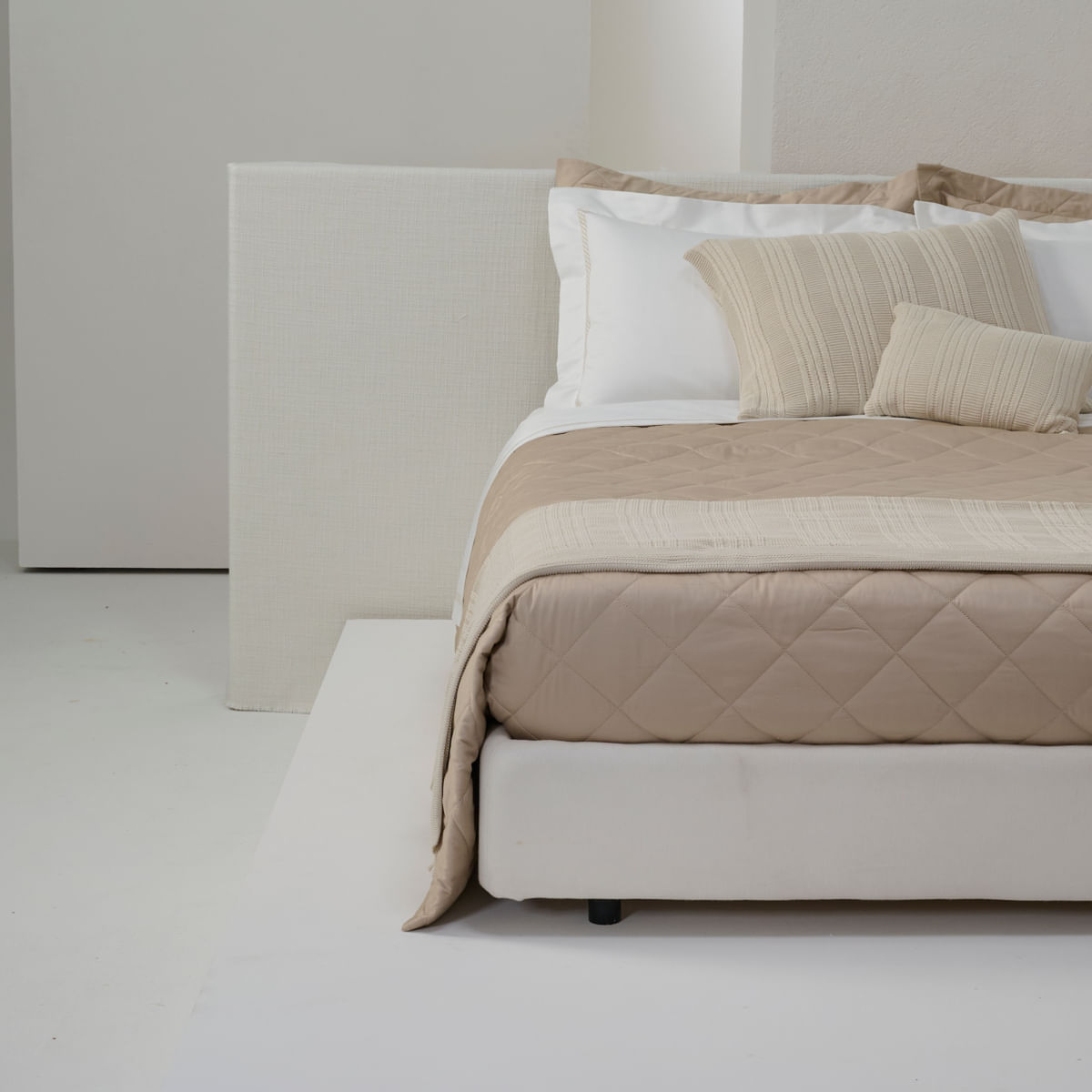 10-01-0524-PESEIRA-TRICOT-CANELADA-ME-Areia-001