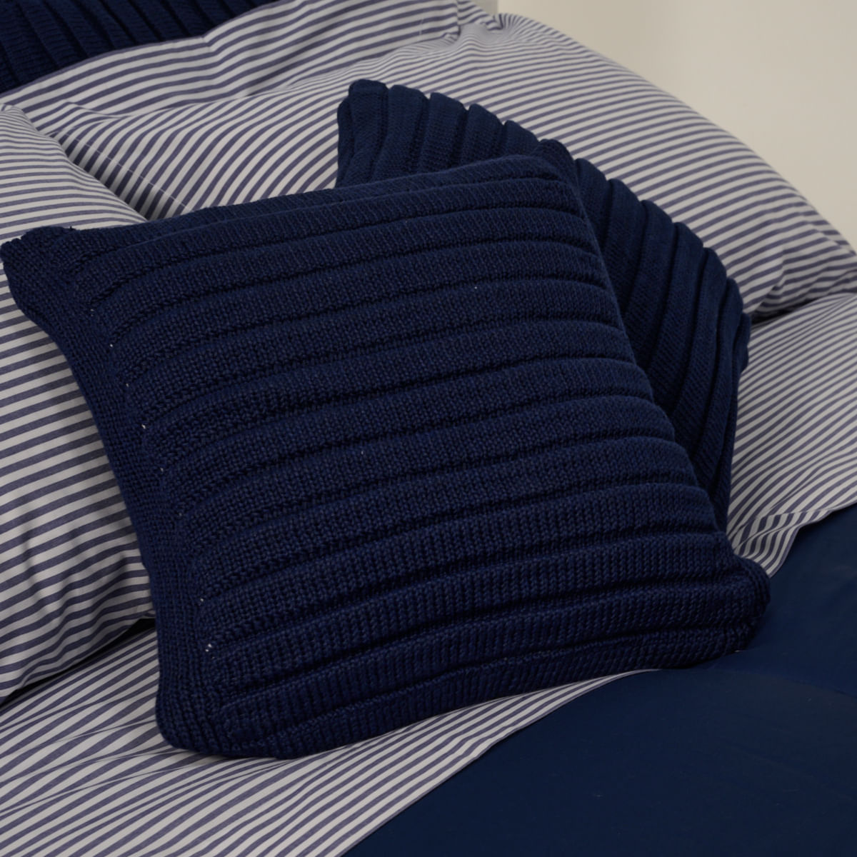 01-01-0232-CAPA-DE-ALMOFADA-TRICOT-UNIQUE-Marinho--003