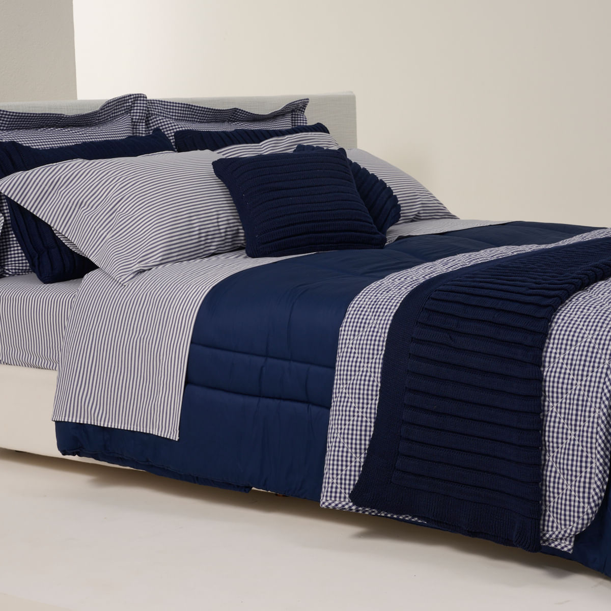 01-01-0232-CAPA-DE-ALMOFADA-TRICOT-UNIQUE-Marinho--002