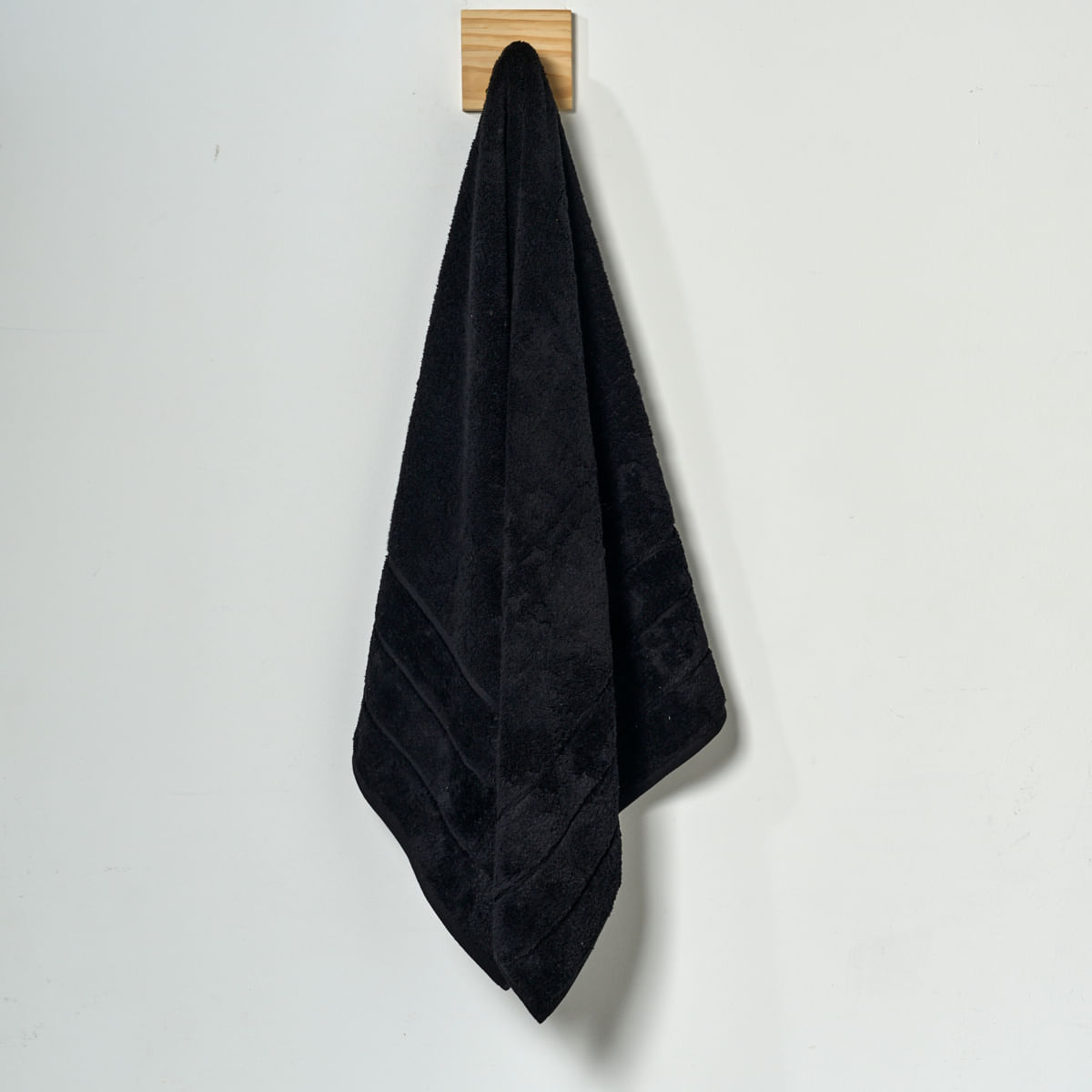 03-10-0056-Toalha-Banho-Seven-Hundred-Preto-001