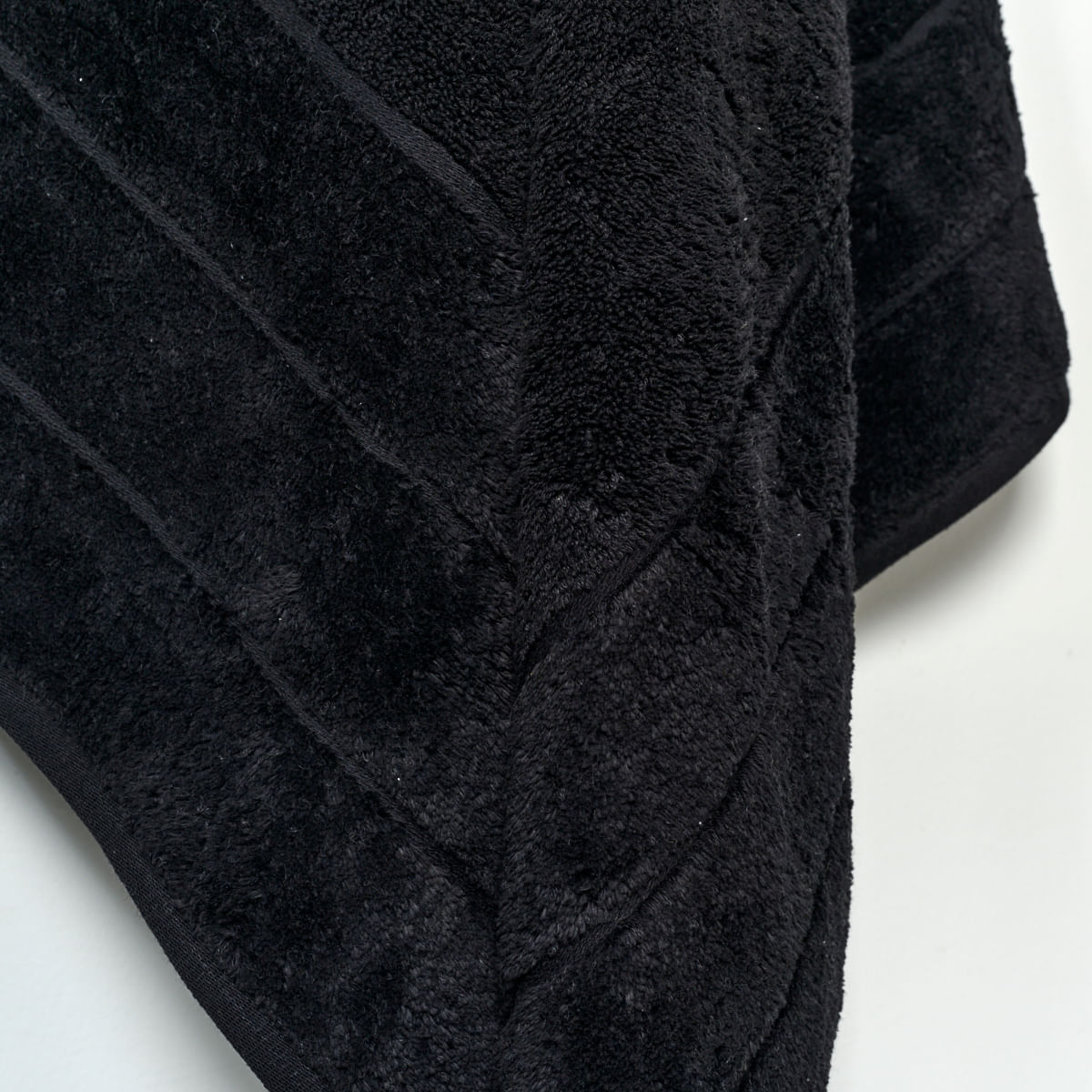 03-10-0056-Toalha-Banho-Seven-Hundred-Preto-002