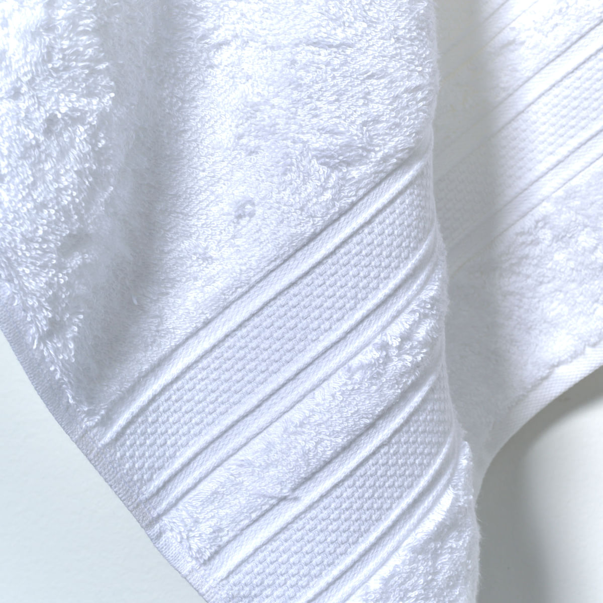 03-15-0009-Toalha-Banho-Magnifique-Branco-002