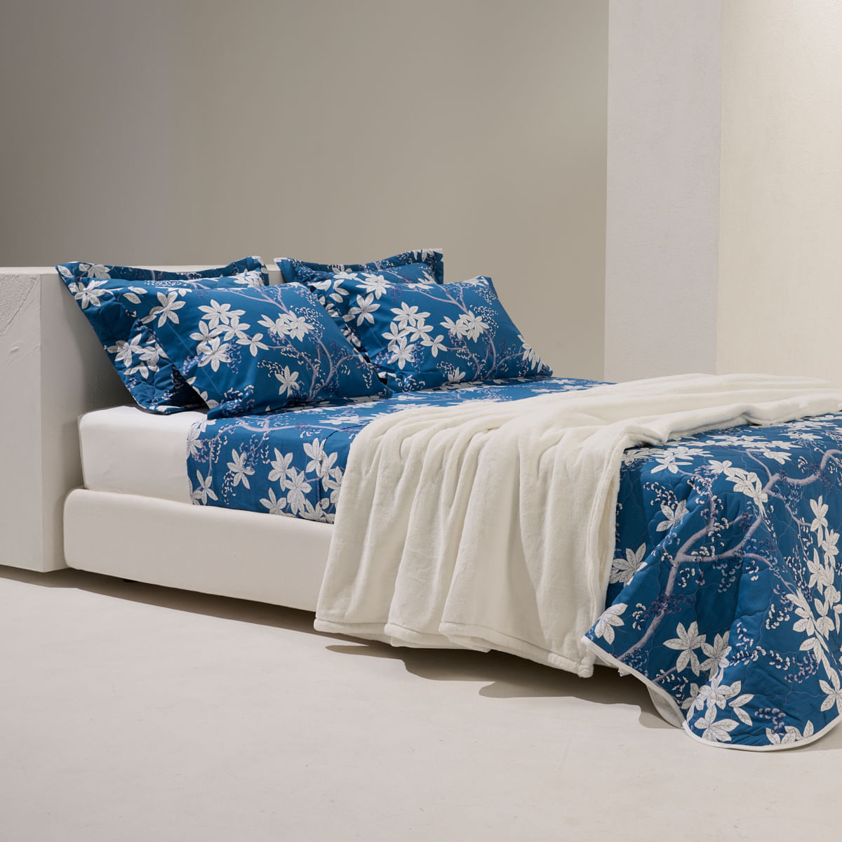 10-01-0060-Jg-de-Lencol-Palmares-Azul-Branco-001